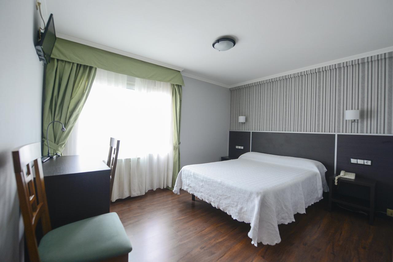 פוברה דו קאראמינל Hospedaxe A Vila מראה חיצוני תמונה